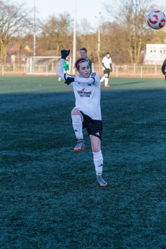 Bild 223 - Frauen SG Holstein Sued - SV Gruenweiss-Siebenbaeumen : Ergebnis: 0:2